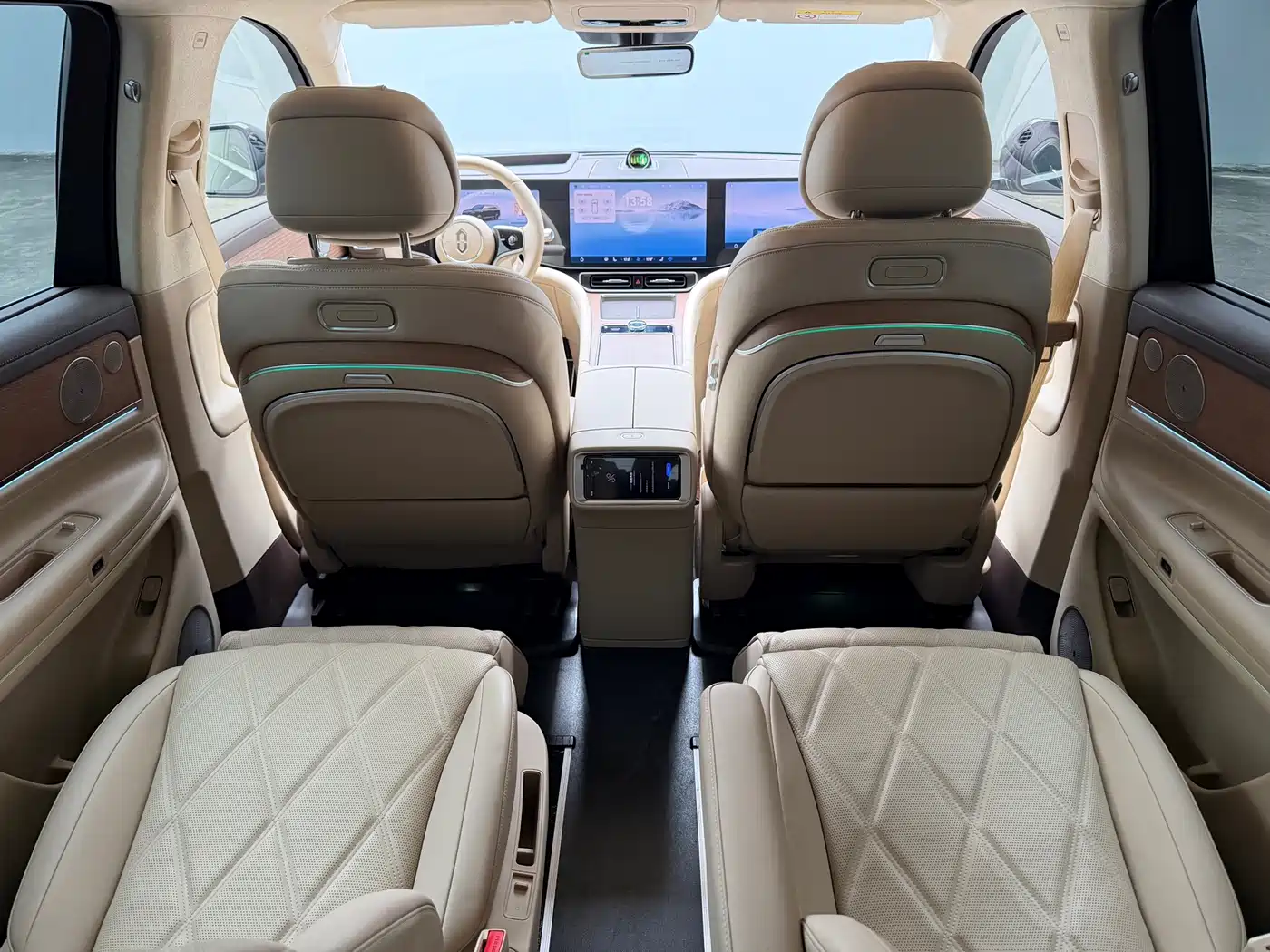 AITO Wenjie AITO M9 2025 Extended Range Ultra 52kWh 6-Seater фото 6