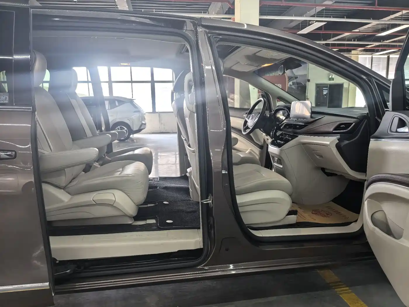 Buick GL8 2021 Land Business Class 652T Luxury фото 9
