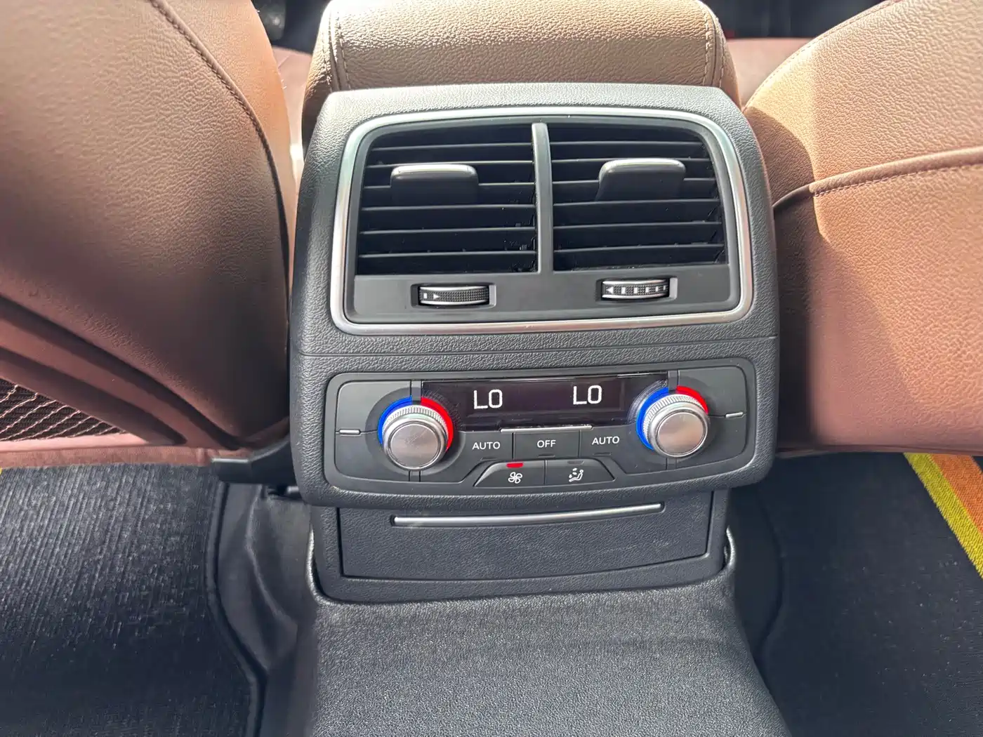 Фото 12 - Audi A6L