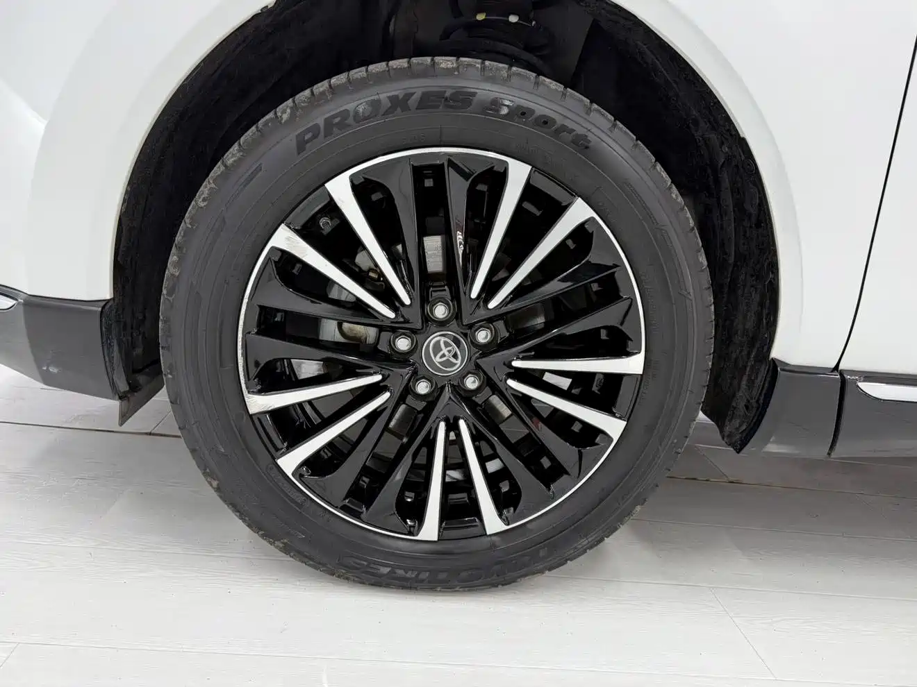 Toyota Venza 2022 Dual Engine 2.5L CVT 4WD Supreme фото 25