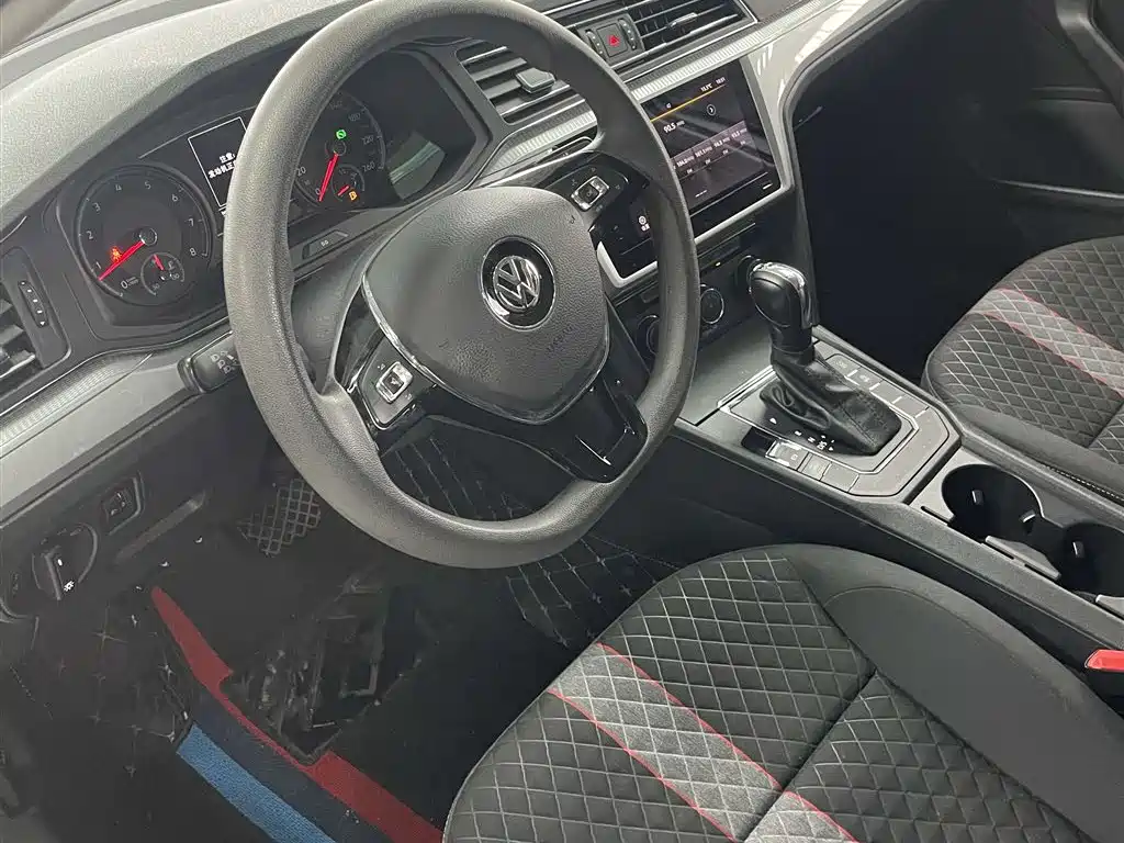 Volkswagen Lamando 2021 230TSI DSG Fashion Edition фото 3