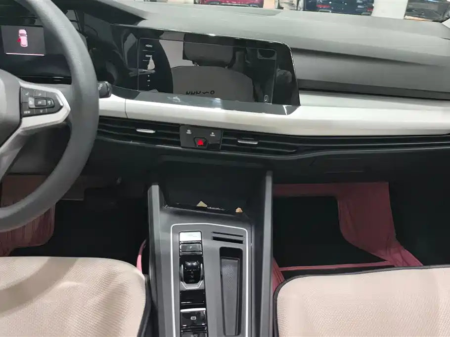 Volkswagen Golf 2021 200TSI DSG фото 13