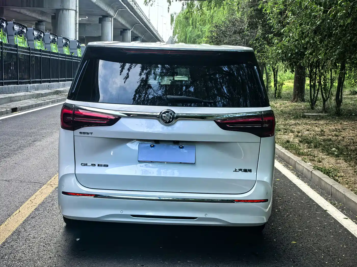 Buick GL8 2021 ES Landlord 653T Luxury фото 18