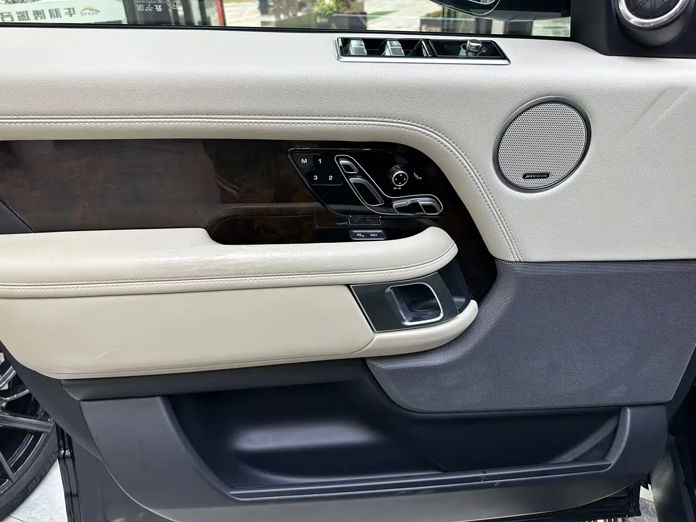 Land Rover Range Rover 2020 3.0 L6 Heritage Edition фото 4