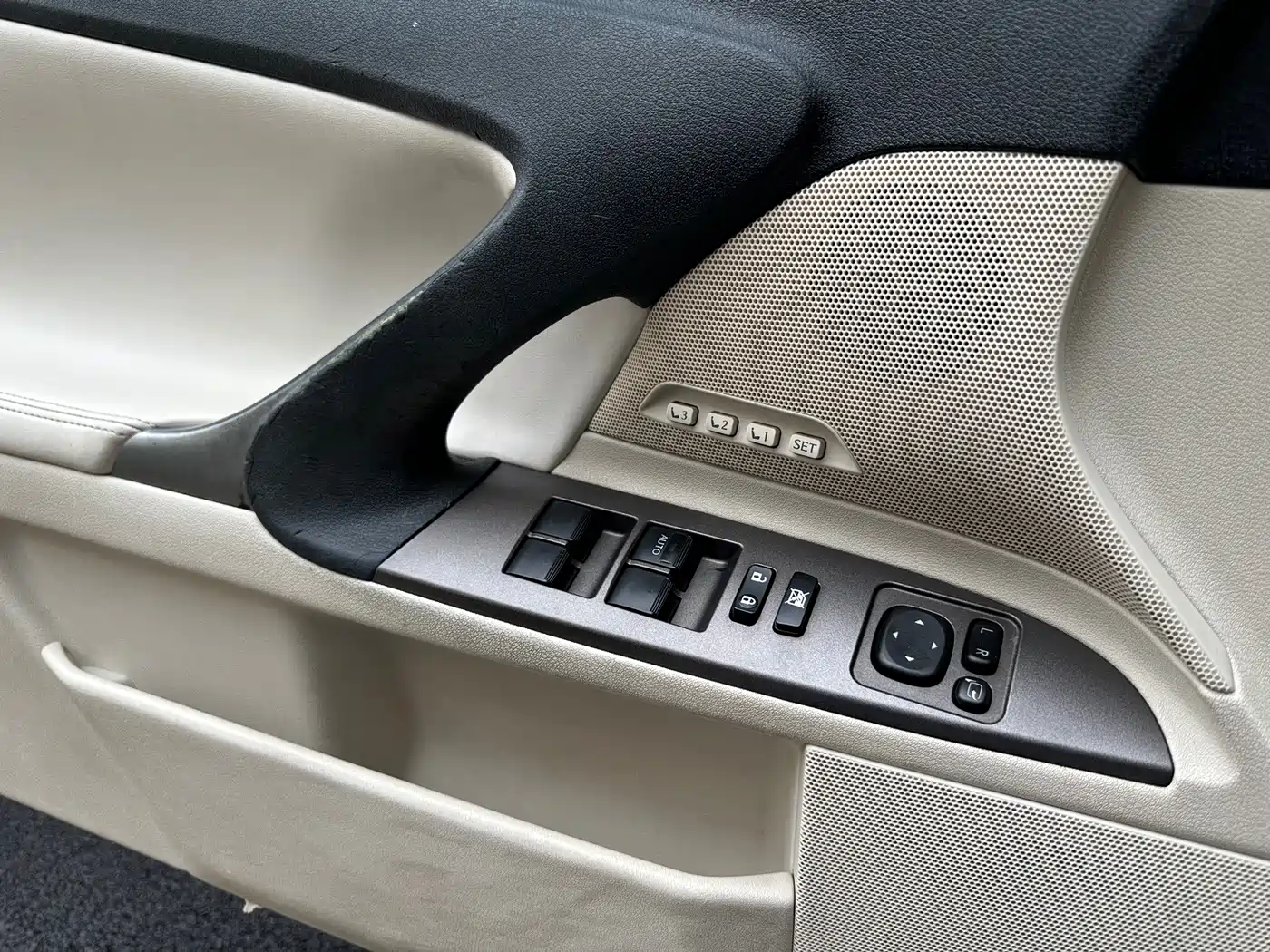 Lexus IS 2009 300C фото 15