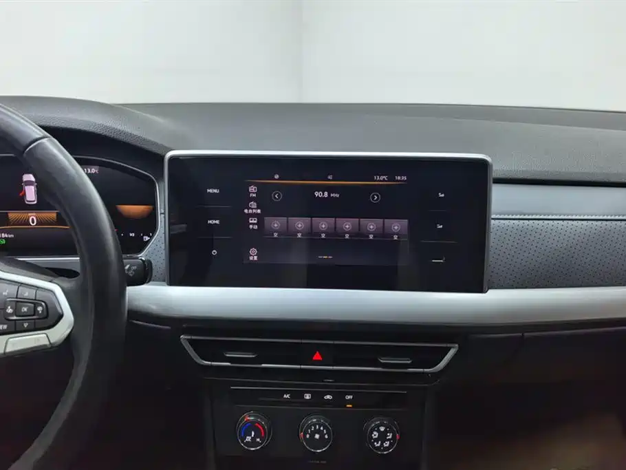 Volkswagen Lavida 2023 1.5L Auto Luxury Edition фото 13