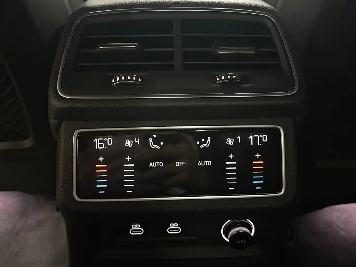 Фото 15 - Audi A6L