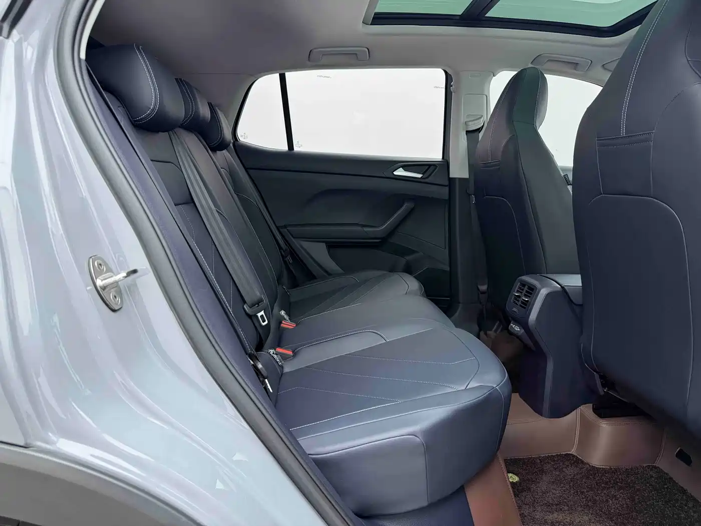 Volkswagen Tharu 2025 Model Rising Star 300TSI Aspiration Edition фото 18