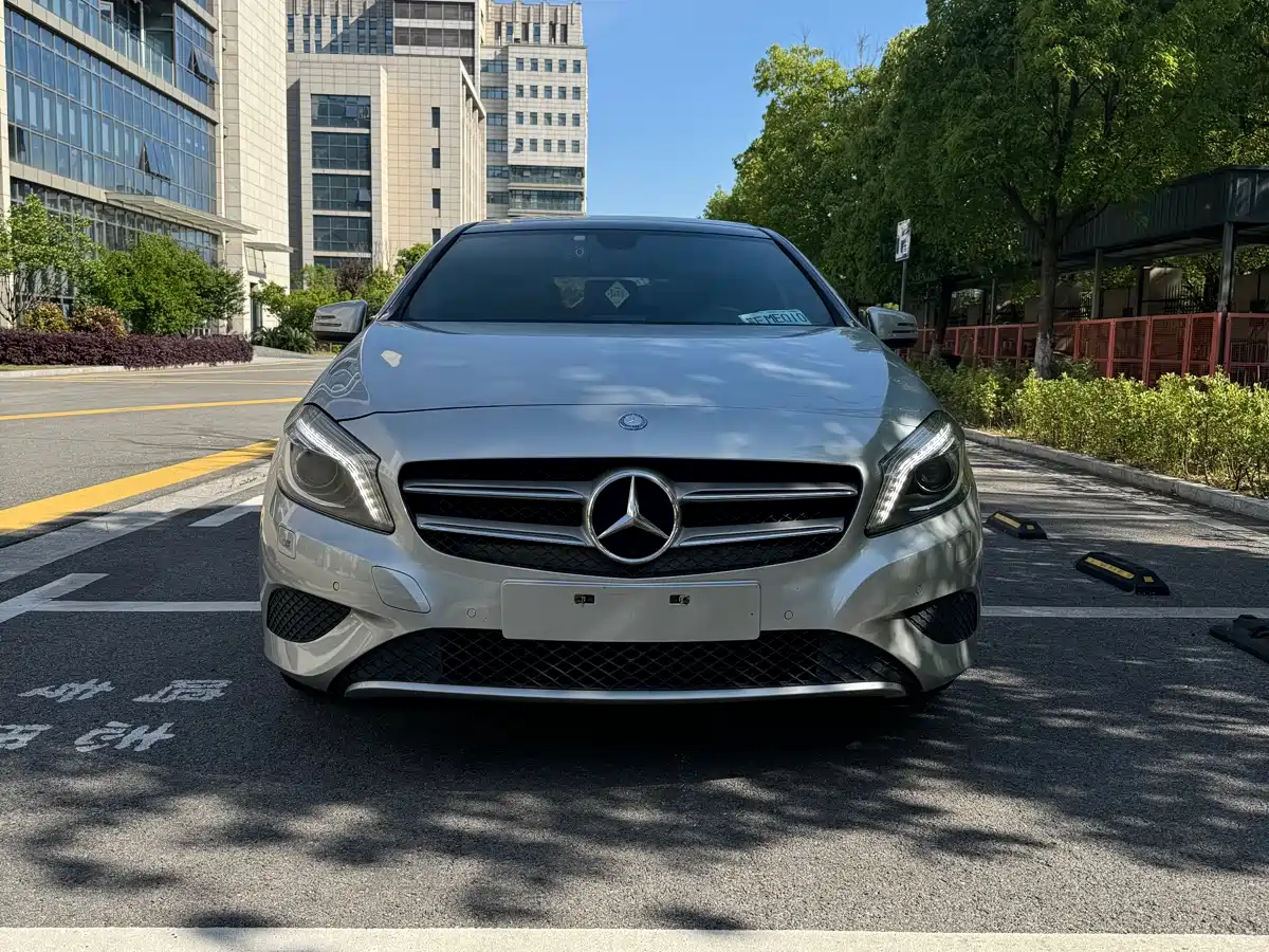 Mercedes-Benz A-Class (Import) 2015 A 180 фото 2