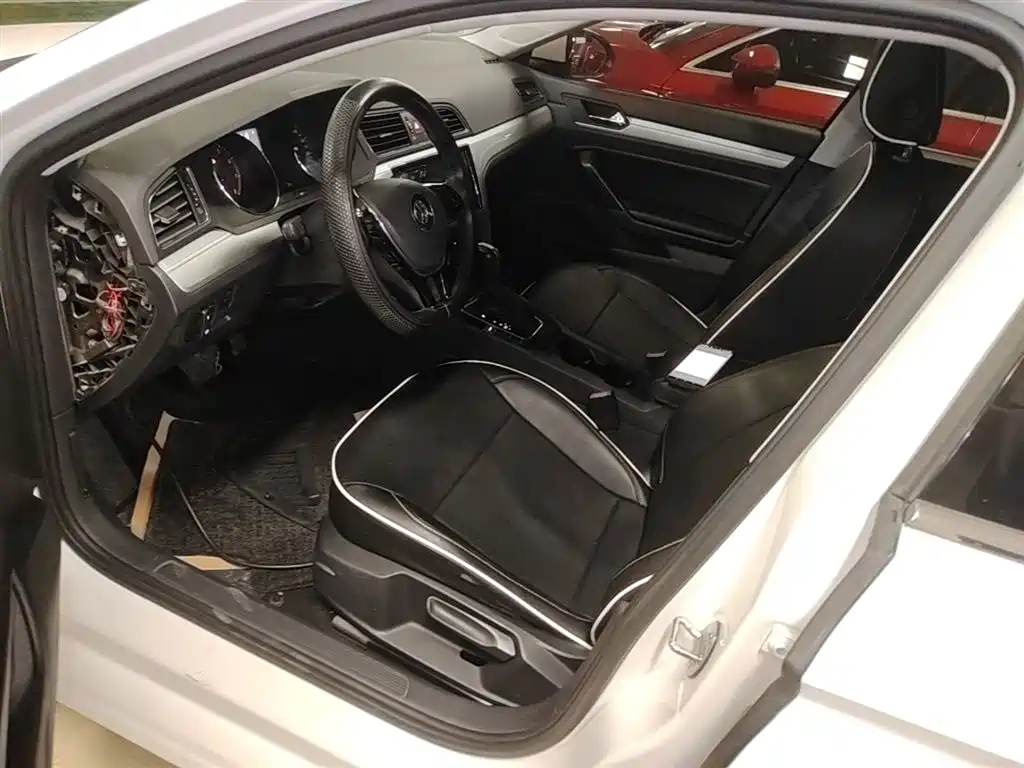 Volkswagen Lamando 2017 230TSI DSG Trend Edition фото 15