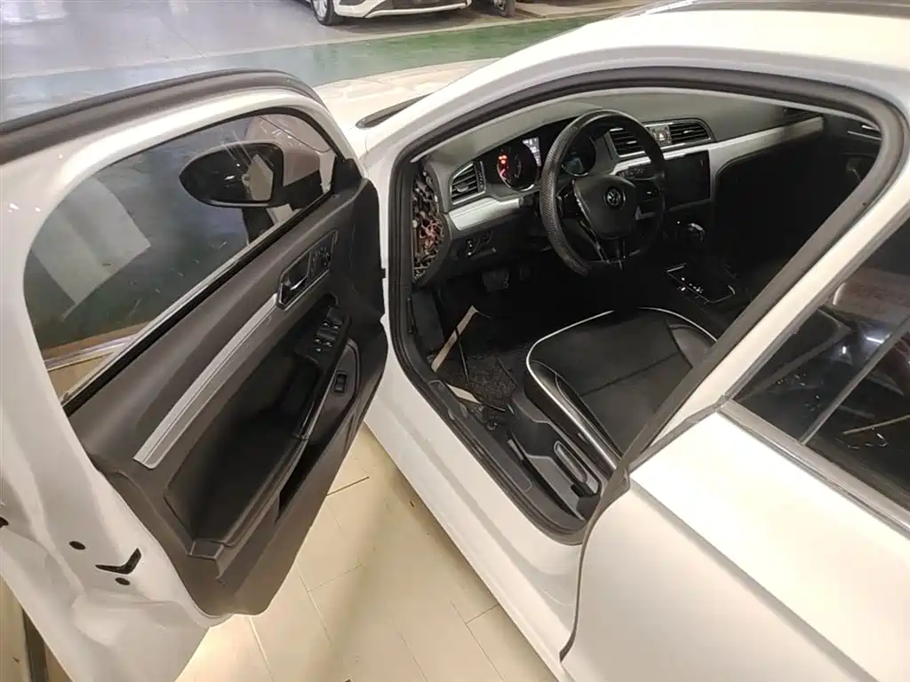 Volkswagen Lamando 2017 230TSI DSG Trend Edition фото 16