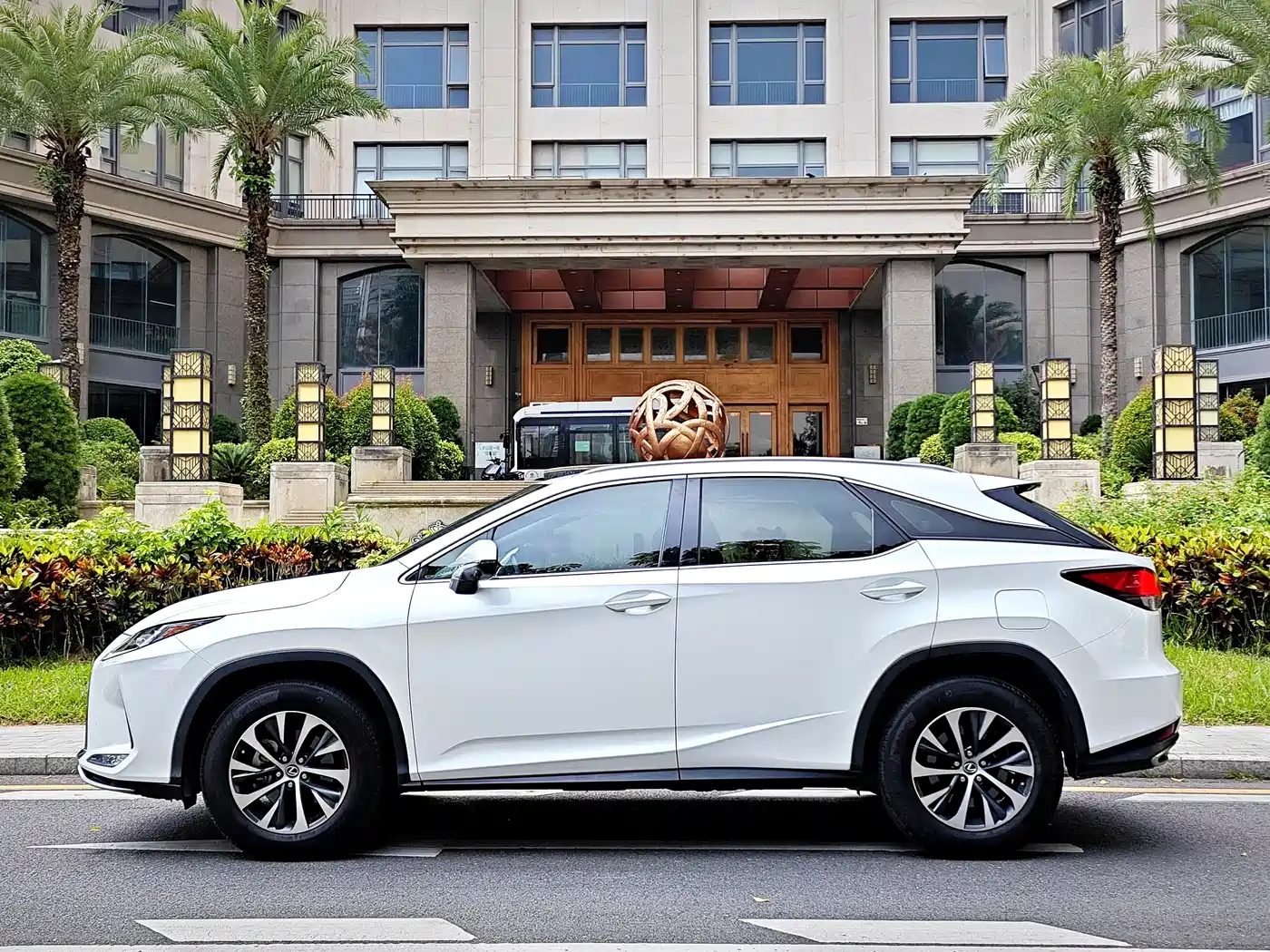 Lexus RX 2020 Facelift 300 2WD Elite Edition фото 21