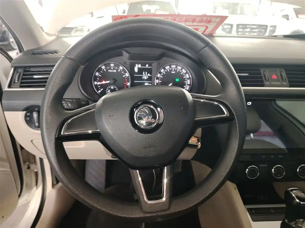 Škoda Octavia 2017 1.6L Automatic Pioneer Edition фото 11