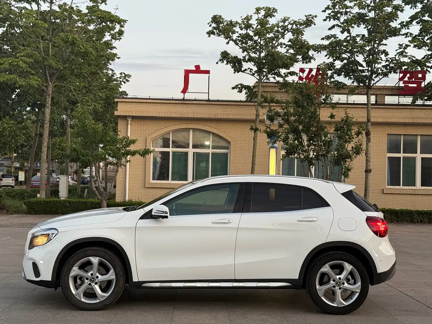 Mercedes-Benz GLA 2017 GLA 200 Dynamic фото 2