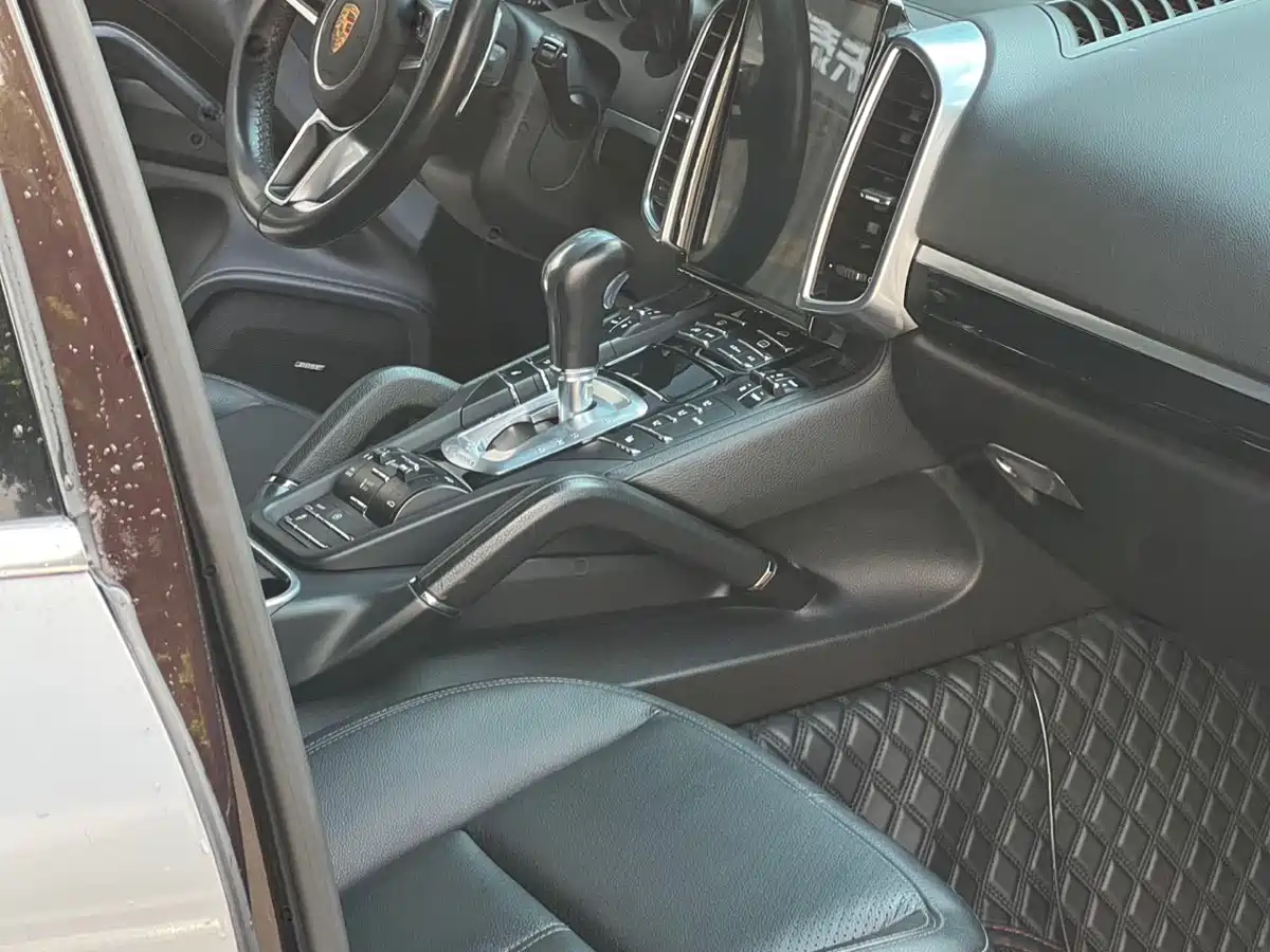 Porsche Cayenne 2014 Cayenne Platinum Edition 3.0T фото 2