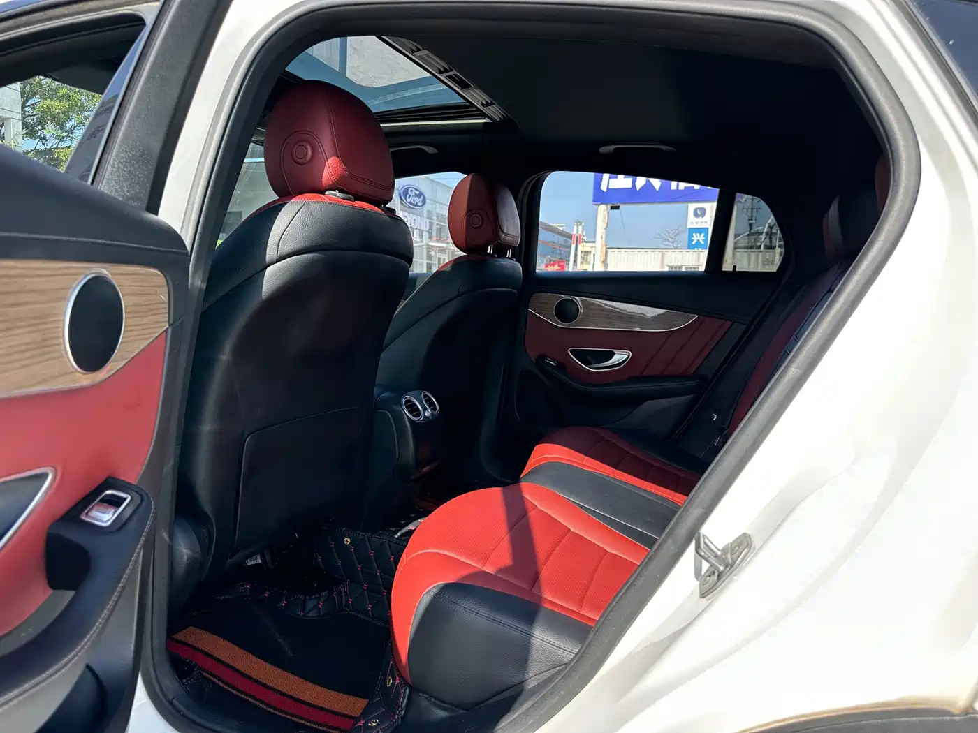 Mercedes-Benz GLC Coupe 2018 GLC 260 4MATIC Coupe SUV фото 12