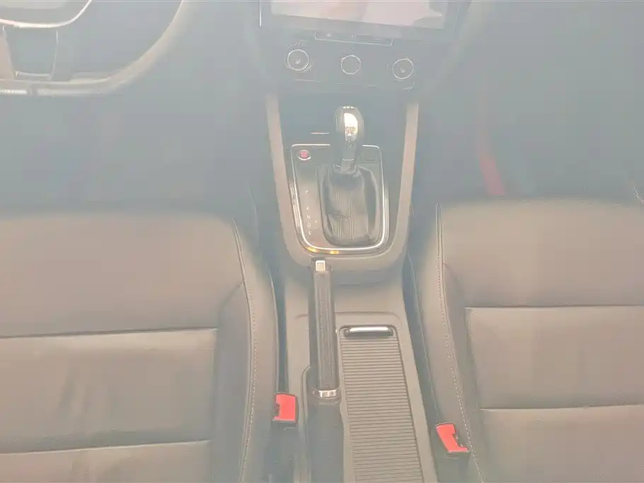Volkswagen Sagitar 2017 180TSI Auto Exclusive Edition фото 16