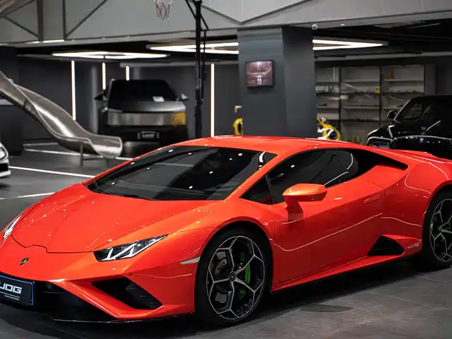 LAMBORGHINI HURACÁN