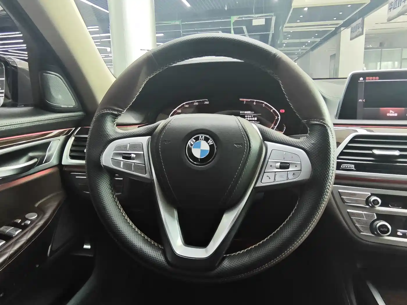 BMW 7 Series 2019 740Li Premium Luxury Package фото 18