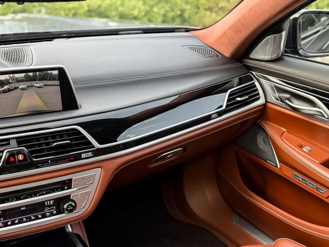 BMW 7 Series 2017 750Li xDrive Customized Edition (4-Seater) фото 12