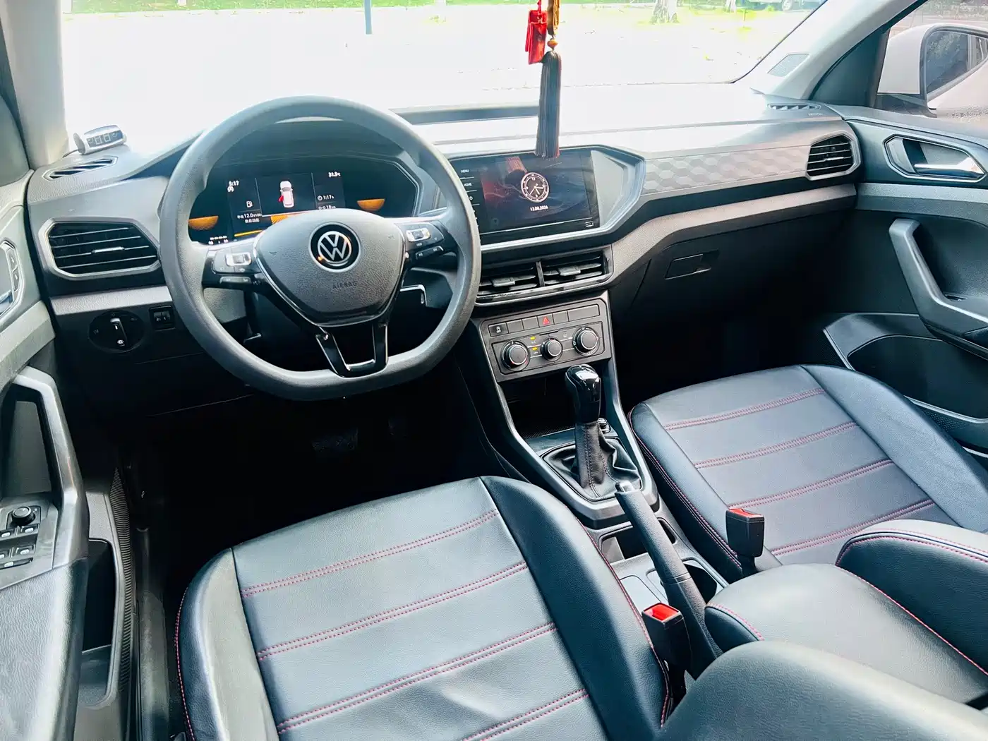 Photo 11 - Volkswagen T-Cross