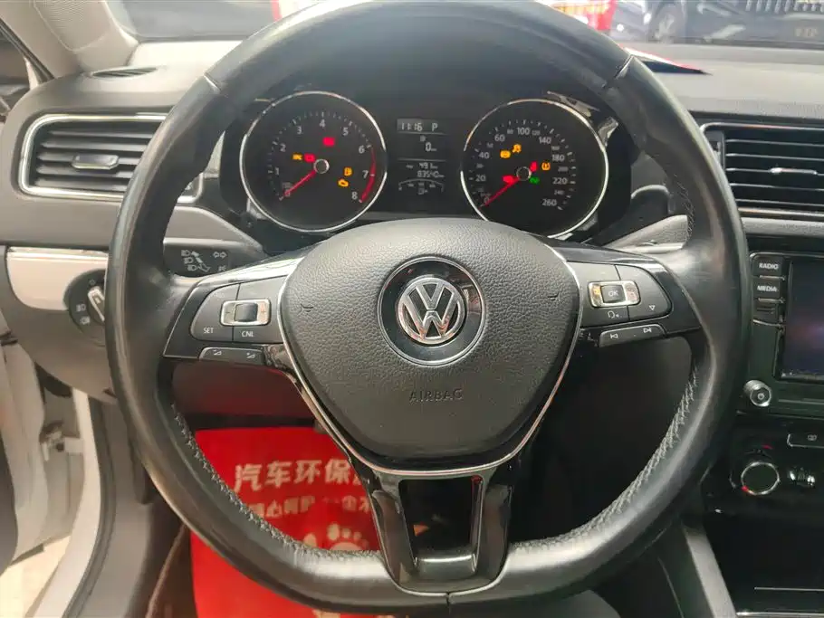 Volkswagen Sagitar 2018 1.6L Automatic Comfort фото 15
