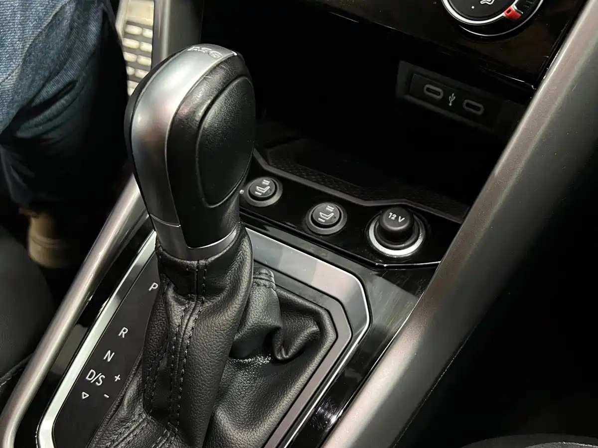 VOLKSWAGEN T ROC EXPLORING SONGS