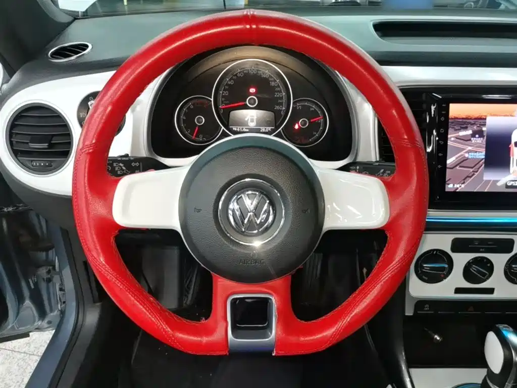 Volkswagen Beetle 2017 180TSI Enjoy фото 3