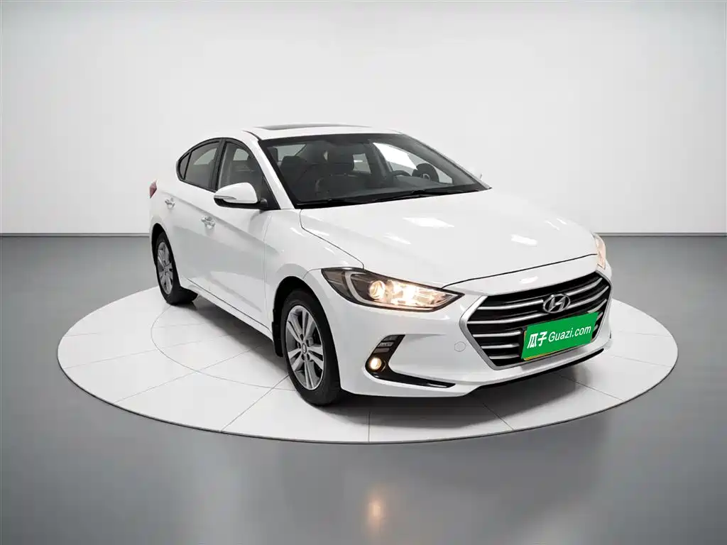 Hyundai Elantra 2016 1.6L Manual Smart & Vibrant Model фото 22