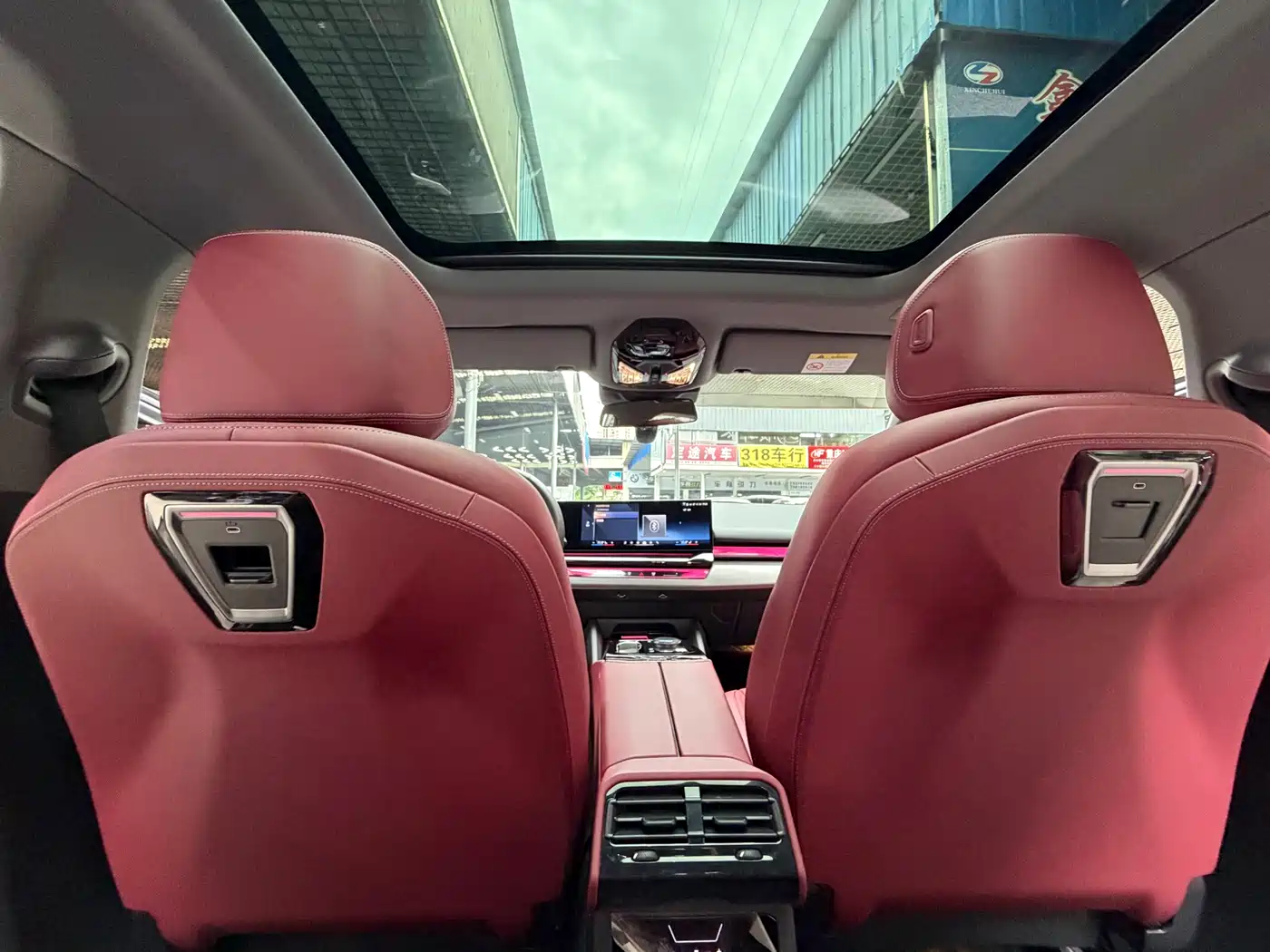 BMW 5 Series 2025 530Li Leading M Sport Package фото 19