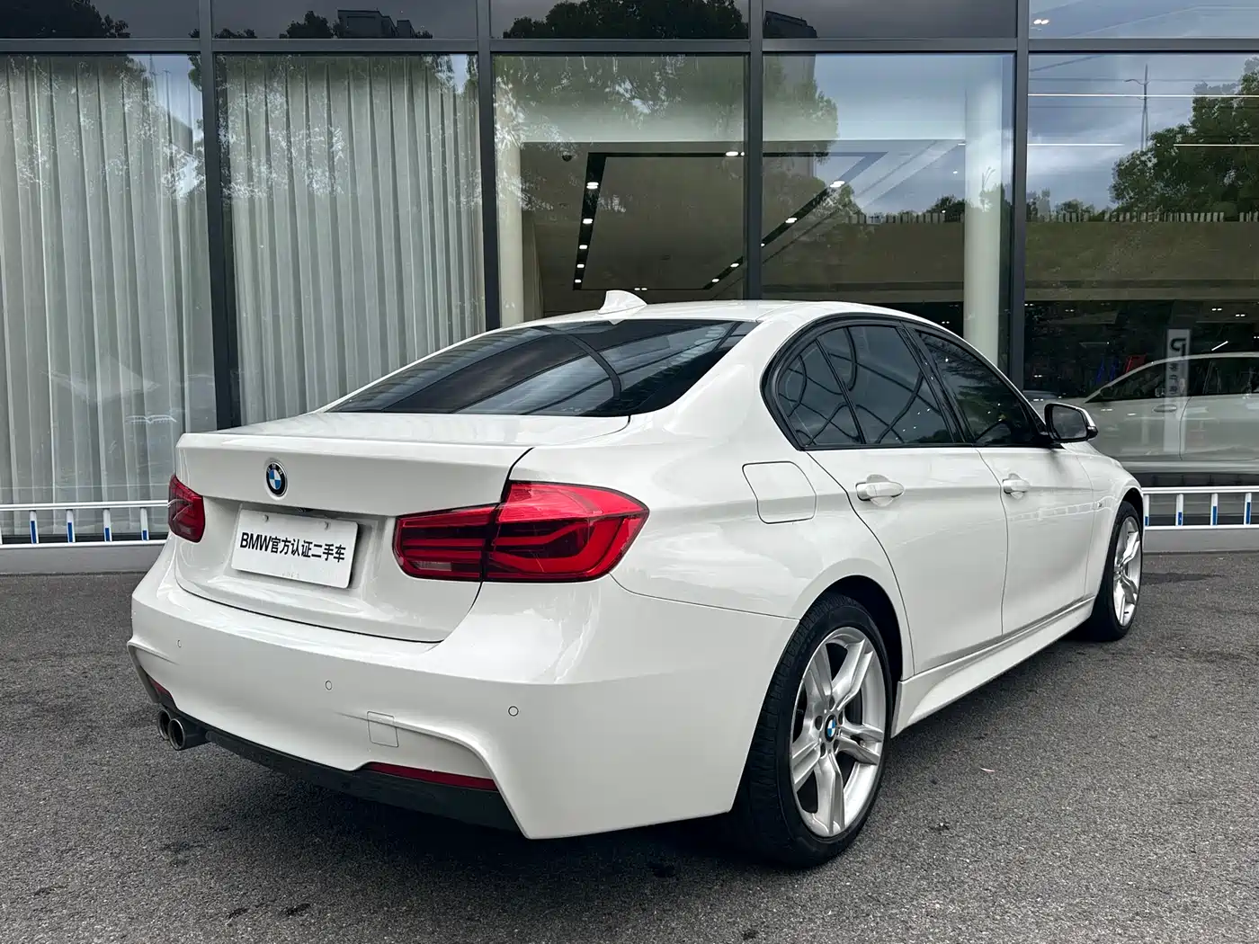 BMW 3 Series 2018 320i M Sport Package фото 3