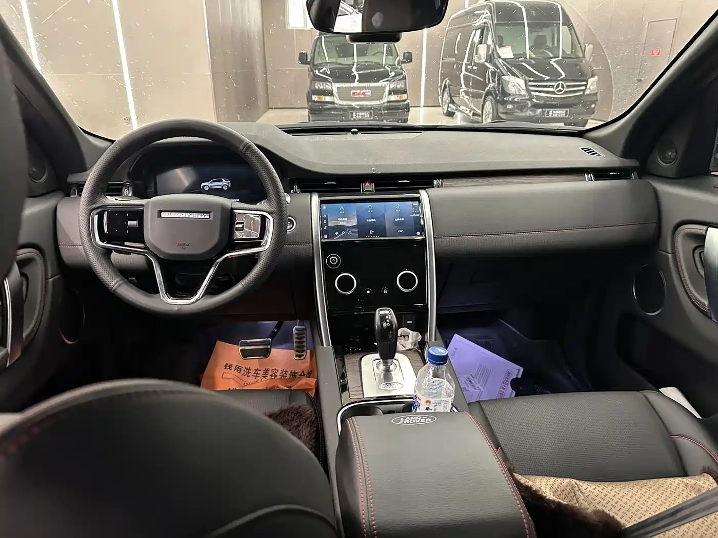 Land Rover Discovery Sport 2022 Model 249PS R-Dynamic S Performance Edition 5-Seater фото 5