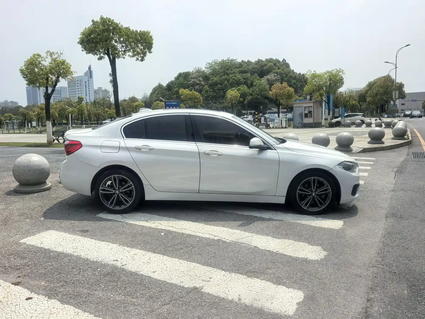 BMW 1 Series 2017 118i Sport фото 4