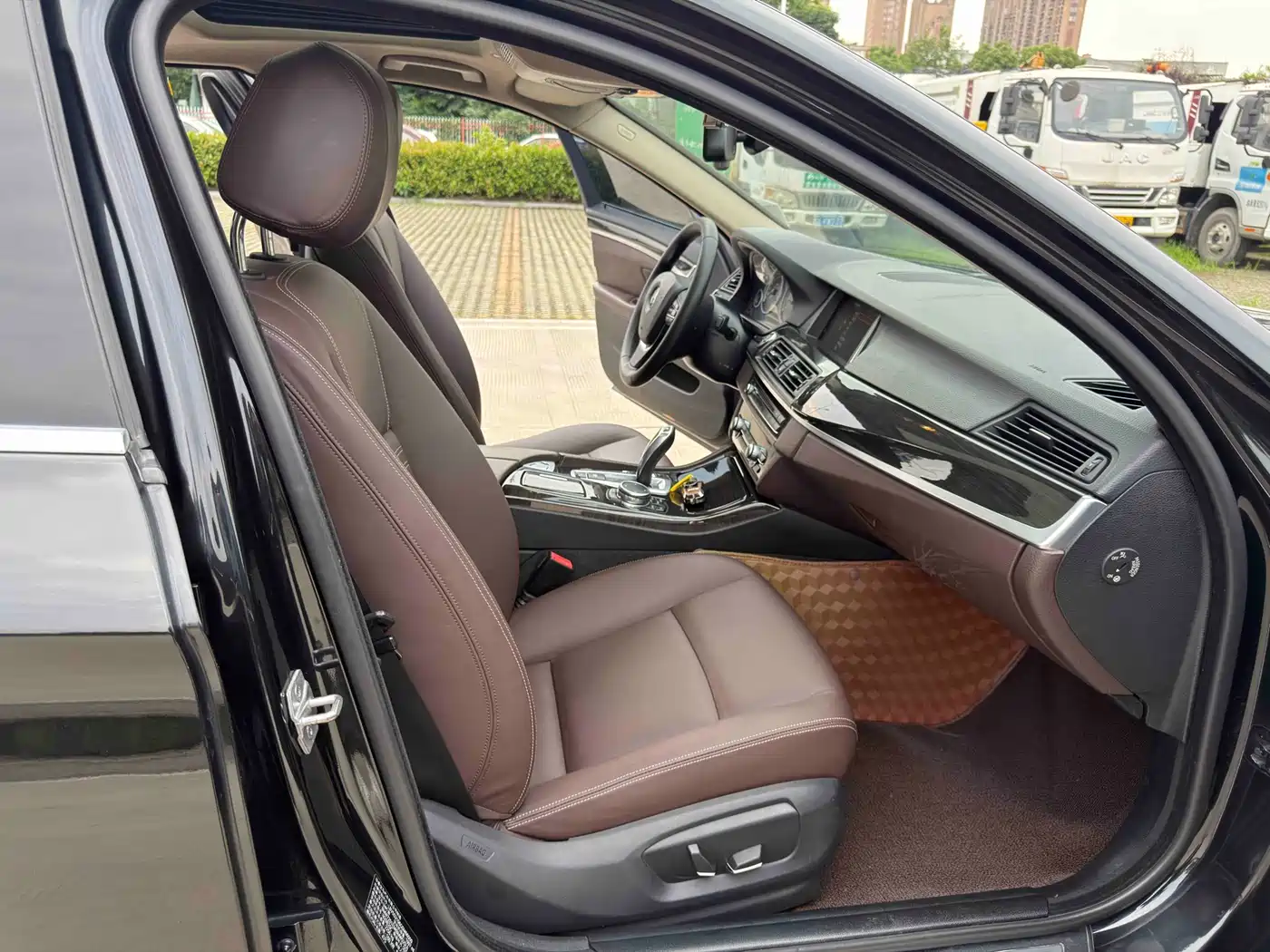 BMW 5 Series 2014 525Li Luxury Design Package фото 11