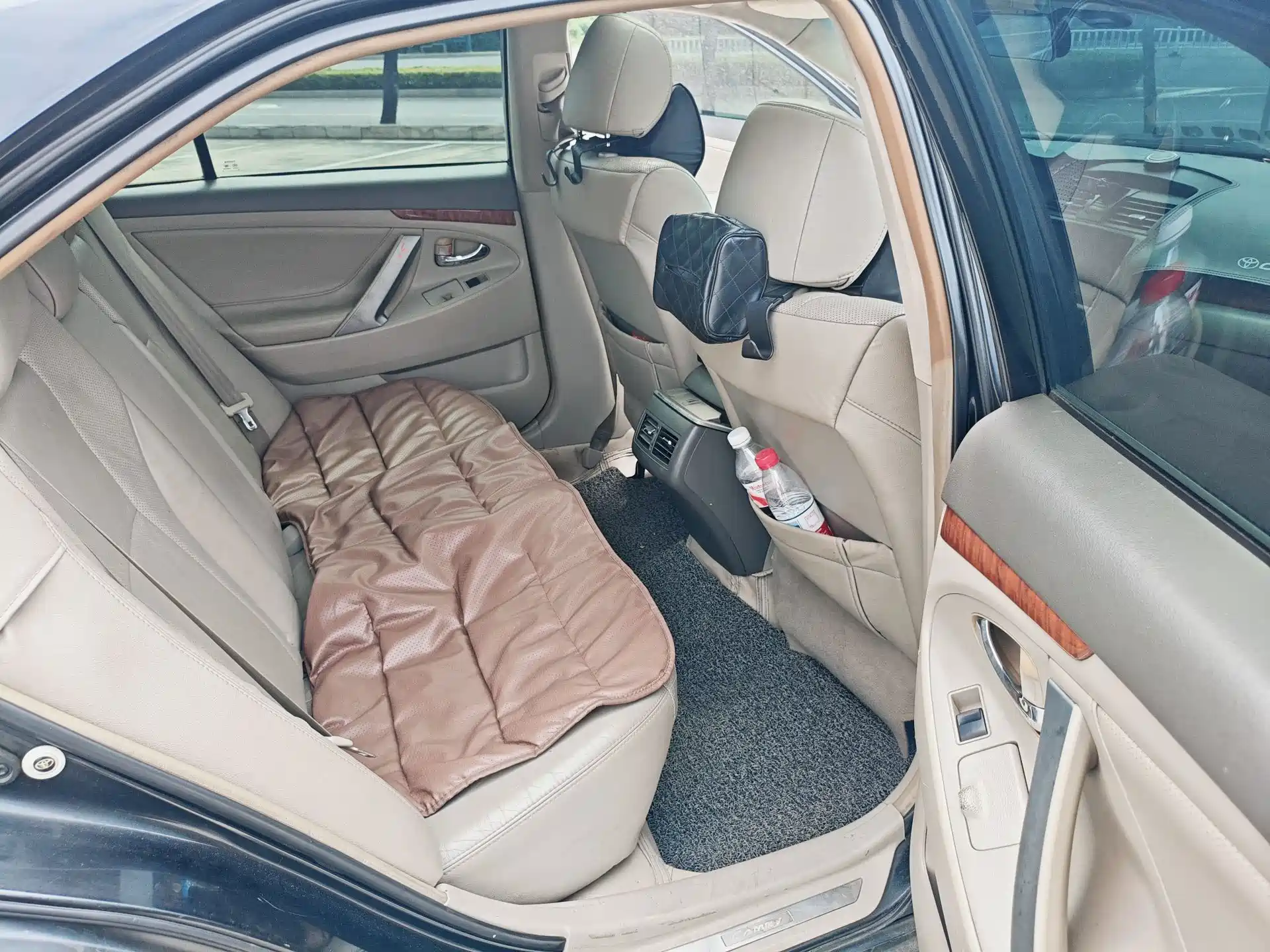 Фото 8 - Toyota Camry