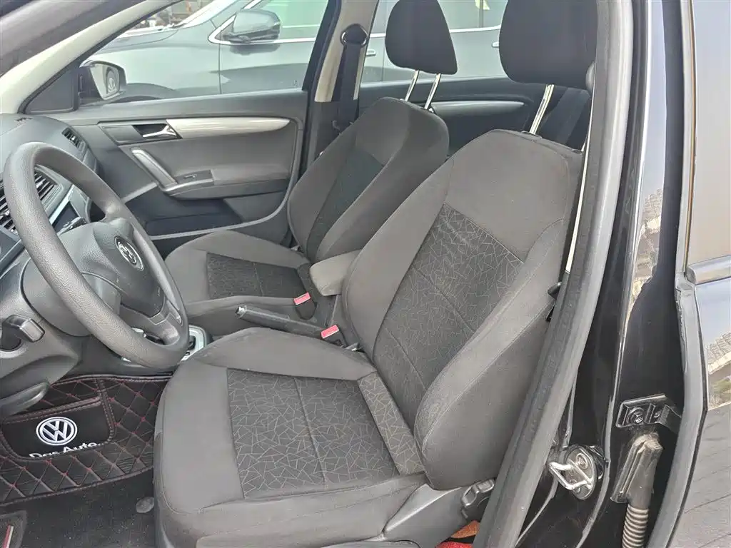 Volkswagen Lavida 2015 1.6L Automatic Trend Edition фото 11