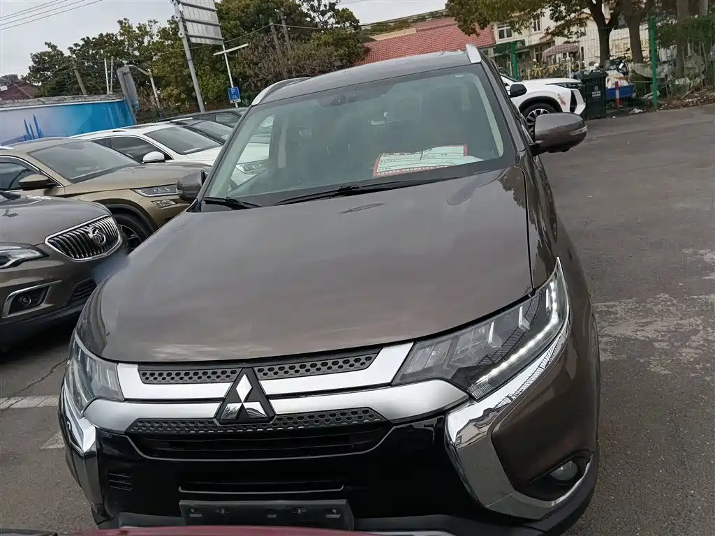 MITSUBISHI OUTLANDER