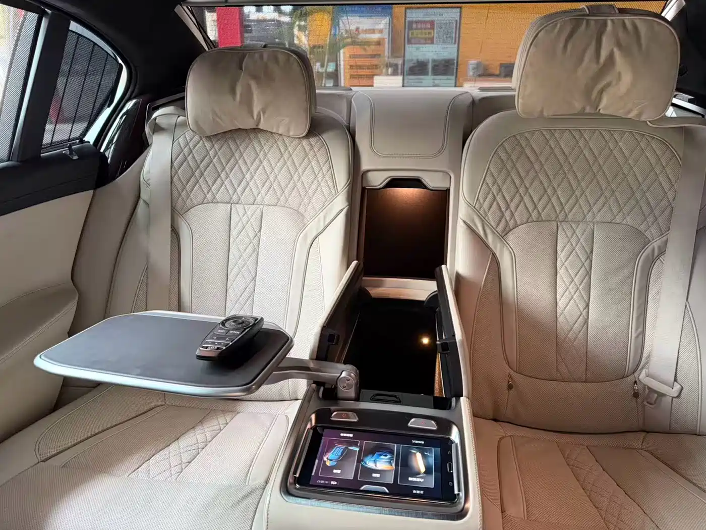 BMW 7 Series 2016 750Li xDrive 4-Seater фото 27