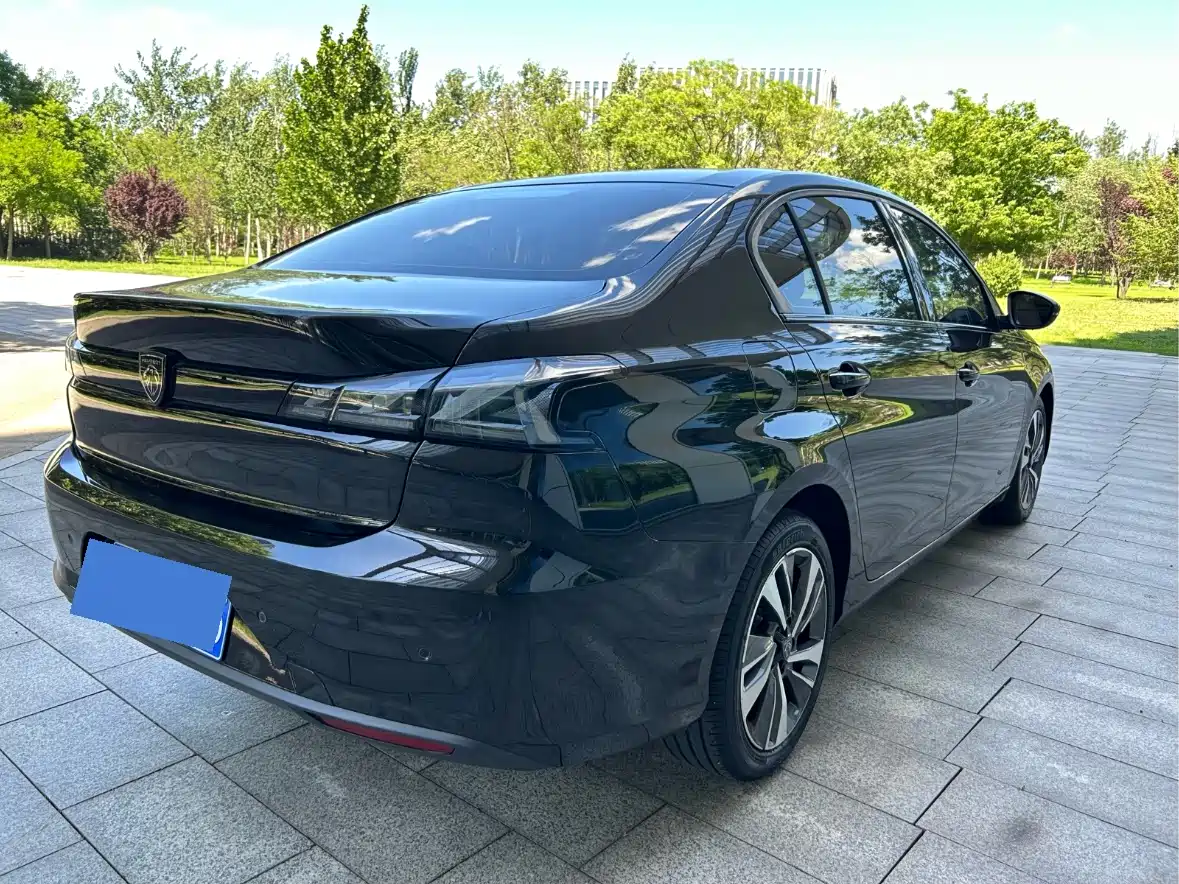 Peugeot 408 2022 1.6T Light Chaser Edition фото 4