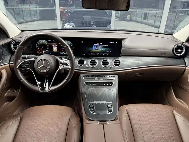 Mercedes-Benz E-Class 2023 E 300 L Fashion — фото 5