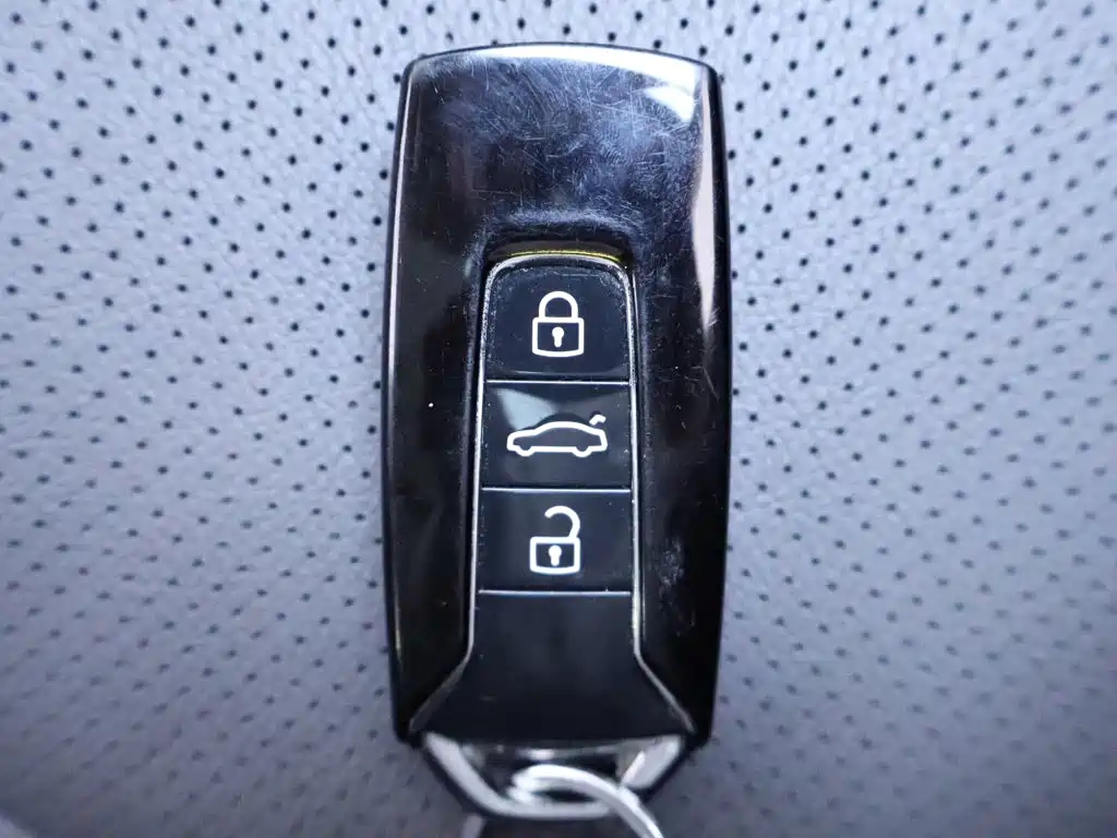 Volkswagen Touareg 2024 2023 3.0TSI R-Line Volcano Rock Paint Sport