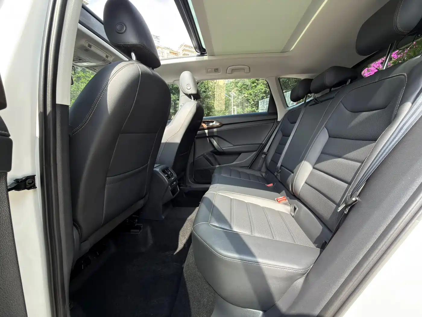Volkswagen Tharu 2022 280TSI FWD Luxury Edition фото 20