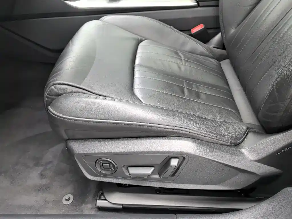 Фото 20 - Audi A6L