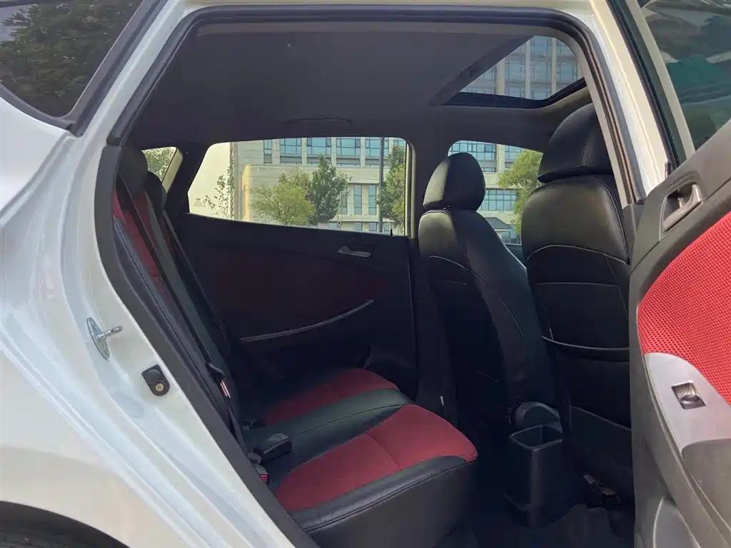Hyundai Reina 2014 1.4L Manual GLX фото 7