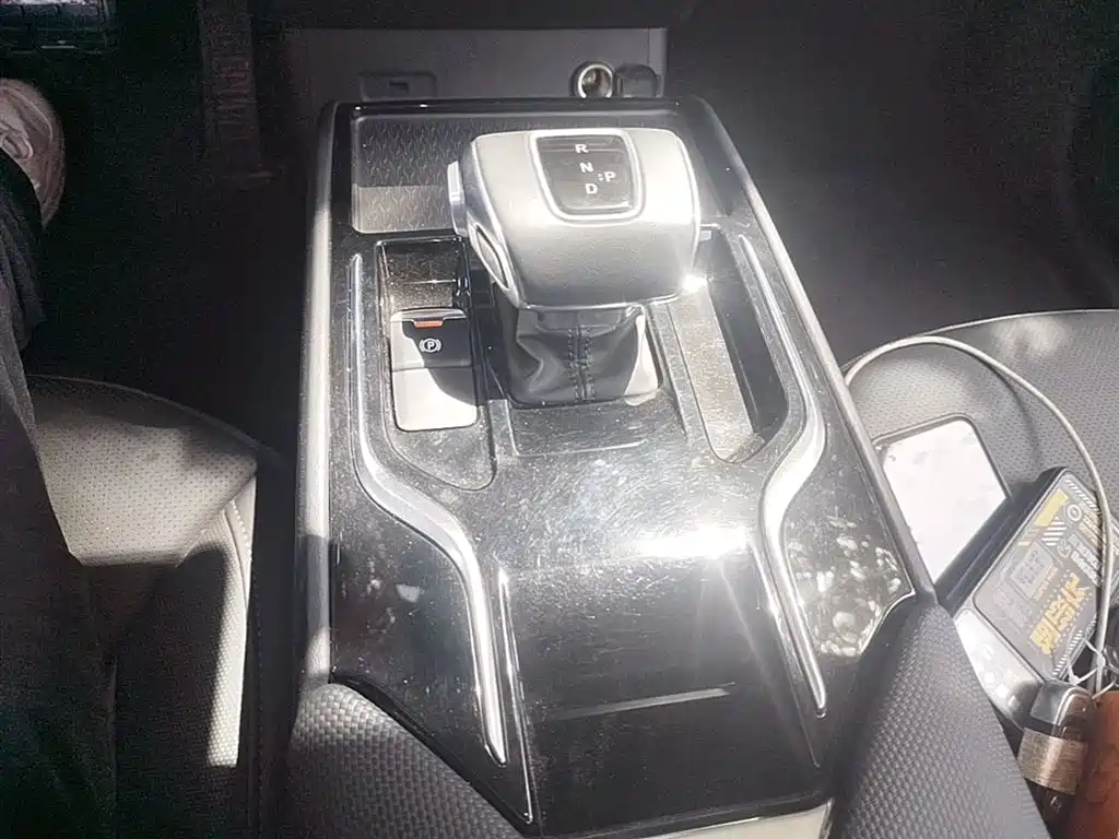 Hongqi E-QM5 2023 Facelift Basic Travel Edition фото 14