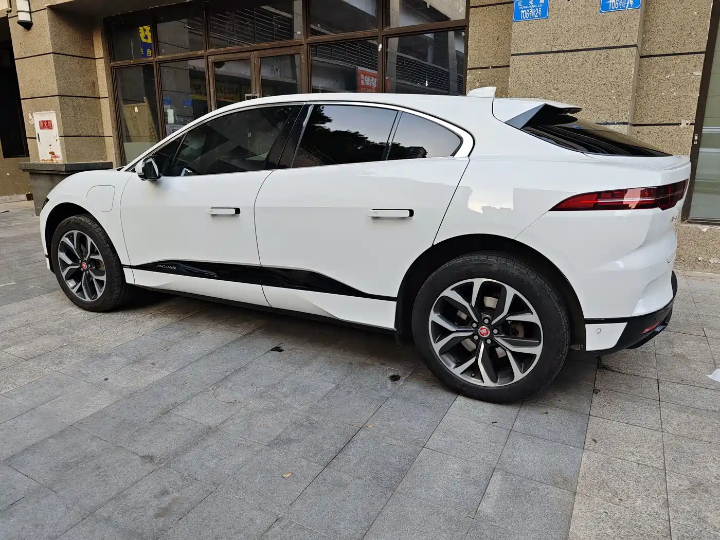 Jaguar I-PACE 2018 EV400 HSE фото 5