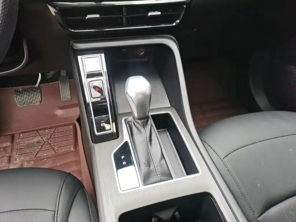 Roewe i5 2025 2023 1.5L CVT Luxury Edition