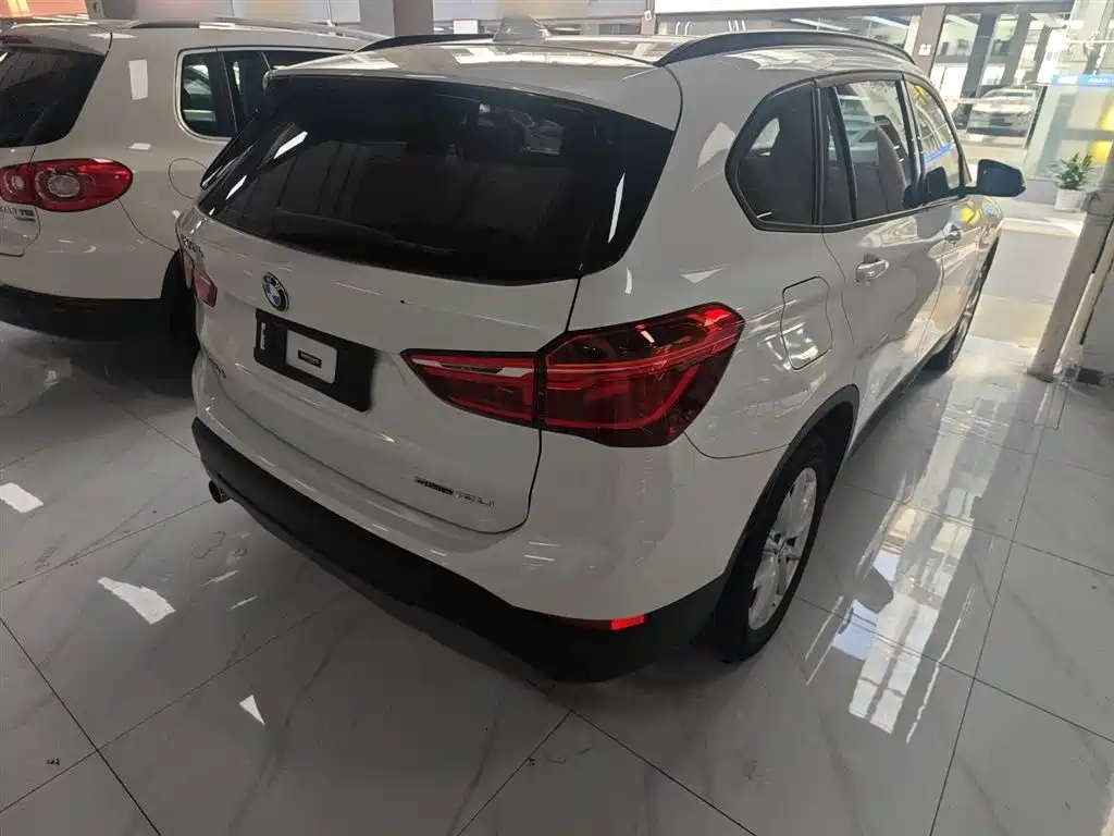 BMW X1 2019 sDrive18Li Fashion Model фото 5