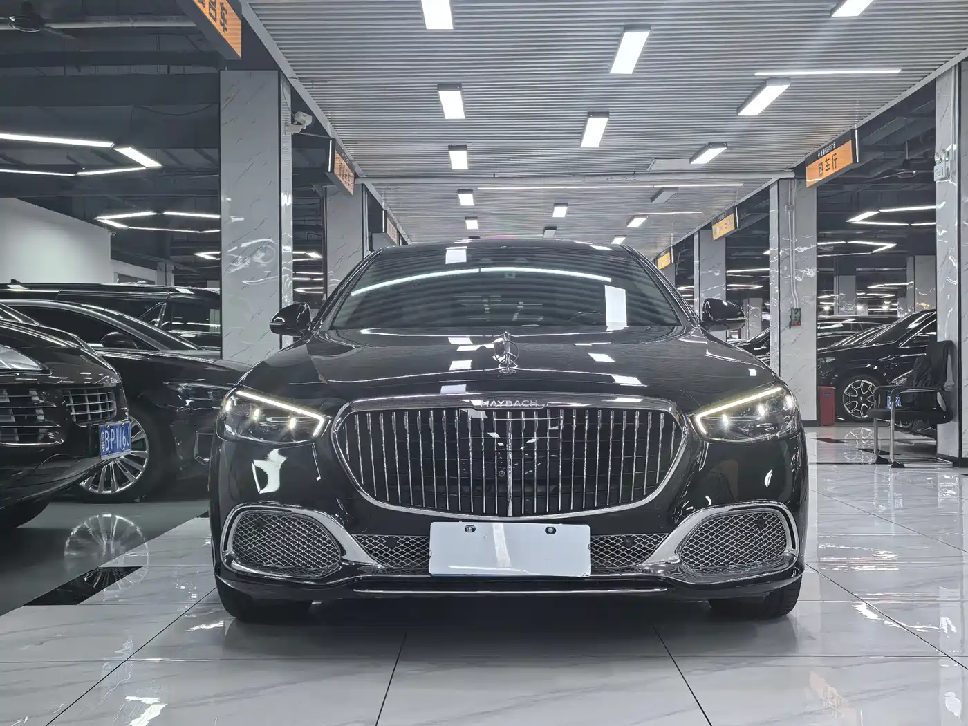 Photo 2 - Mercedes-Benz Maybach S-Class