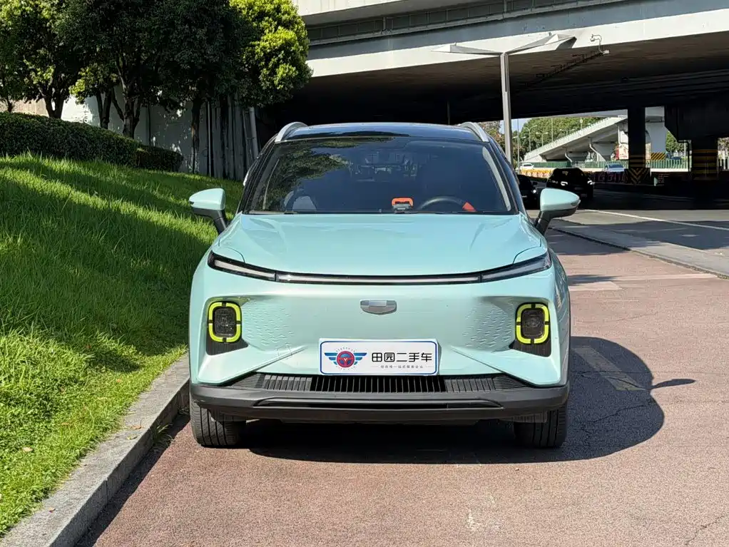 Фото 2 - Geely Geometry E Firefly
